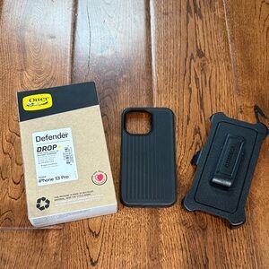 OtterBox Defender Series Black Case for iPhone 13 Pro